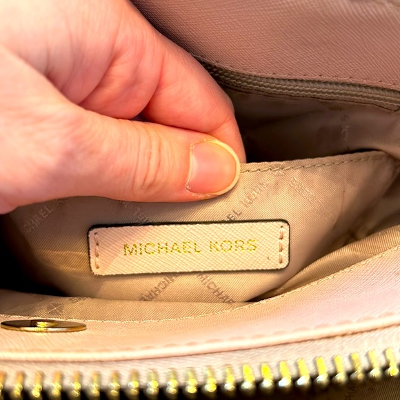 Michael Kors Authentic Mauve Leather Bag - Picture 7 of 11